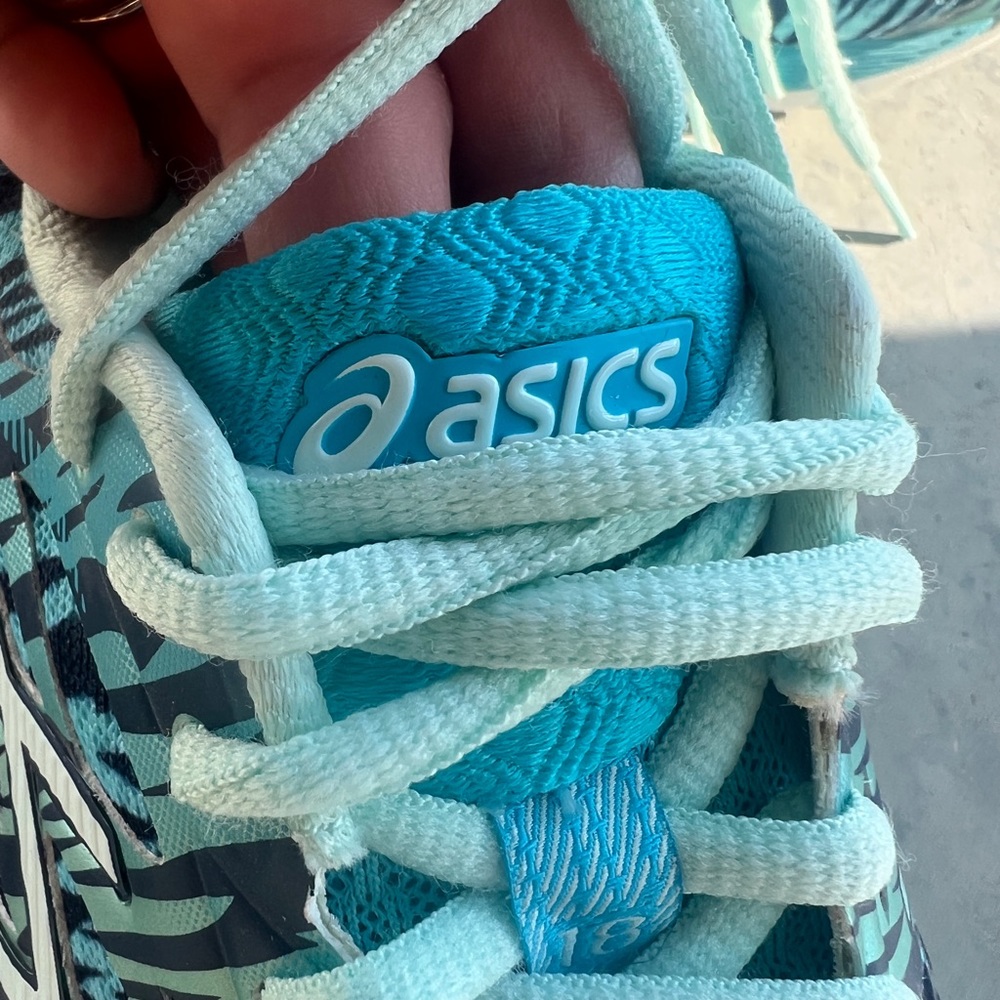 ASICS Shoes - Picture 3 of 5